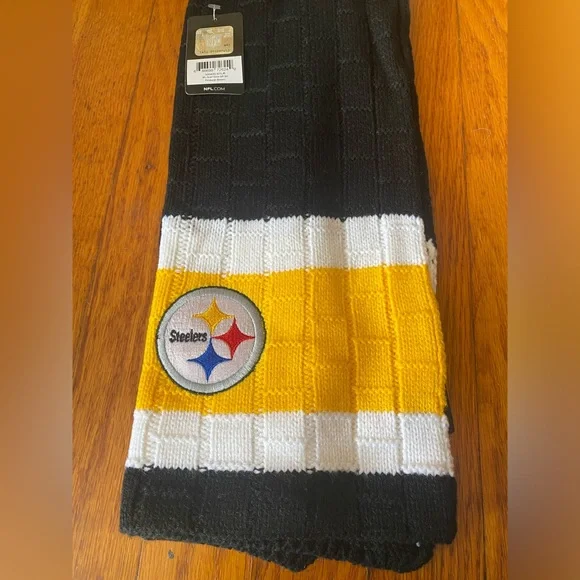 NWT Little Earth NFL Steelers Scarf and Gloves Set - Picture 3 of 5